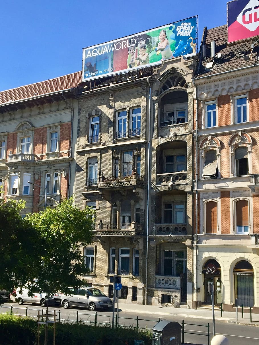 Ungheria, budapest, esterno dell'edificio, architettura, struttura costruita, costruzione, città, giorno, finestra, nessuno, Inquadratura dal basso, bandiera, quartiere residenziale, natura, cielo, cielo sereno, all'aperto, il passato, storia, albero, vecchio, modo di trasporto, appartamento, 2K