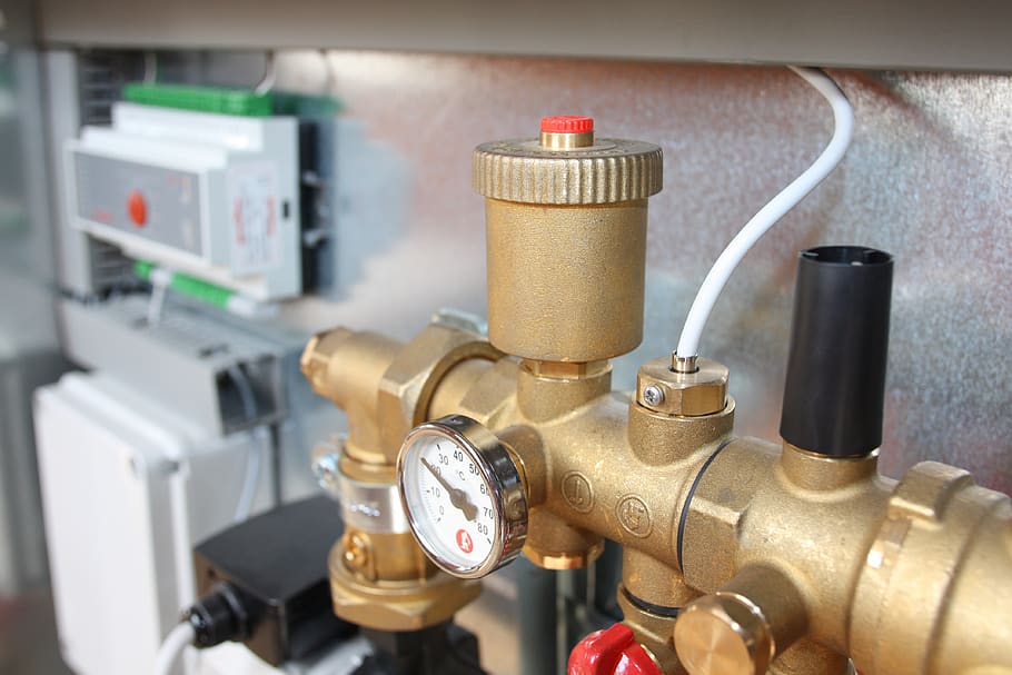 vàlvula, llautó, calefacció, bomba, lampista, especialista, electrònica, temperatura, termòmetre, maquinària, metall, tecnologia, equipament, part de la màquina, indústria, a l'interior, primer pla, control, cap gent, connexió, centrar-se en primer pla, càmera - equip fotogràfic, enfocament selectiu, precisió, fàbrica, temes de fotografia, cable, electricitat, contenidor, 4K