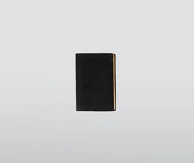 Bestil, sort, enkel, kopiere plads, studio skud, hvid baggrund, indendørs, ingen mennesker, enkelt objekt, sort farve, tæt på, skåret ud, stilleben, form, offentliggørelse, uddannelse, baggrunde, direkte over, dagbog, note pad, grå, musik, 4K, CC0, offentligt domæne, royaltyfrie