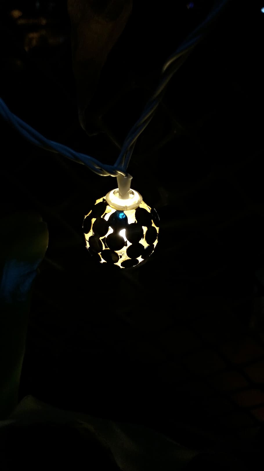 Índia, thane, il·luminat, nit, equips d’il·luminació, fosc, brillant, celebració, cap gent, còpia espai, a l'interior, primer pla, decoració, naturalesa, penjant, habitació fosca, llum - fenomen natural, llum, electricitat, llum elèctrica, globus, 4K