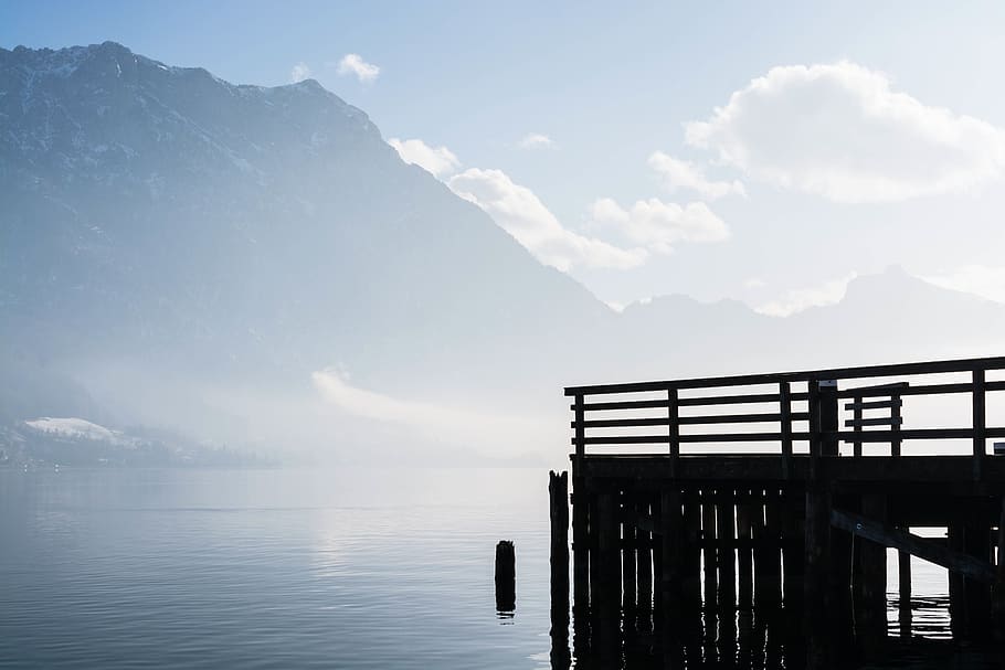blå, himmel, skyer, bjerge, vand, træ, dok, mole, sne, vinter, kold, scenics - natur, skønhed i naturen, sky - himmel, bjerg, rolig scene, ro, bygget struktur, natur, arkitektur, ingen mennesker, ikke-urbane scene, sø, dag, idyllisk, havnefronten, udendørs, 5K