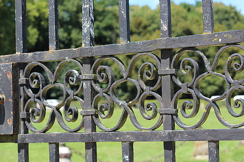 la grille, ferronnerie, parc, clôture, barrière, métal, frontière, Sécurité, protection, personne, journée, fer forgé, porte, fer - métal, se concentrer sur le premier plan, balustrade, fermer, la nature, modèle, en plein air, fermé, conception, orné, 5K, CC0, domaine public, libre de droits