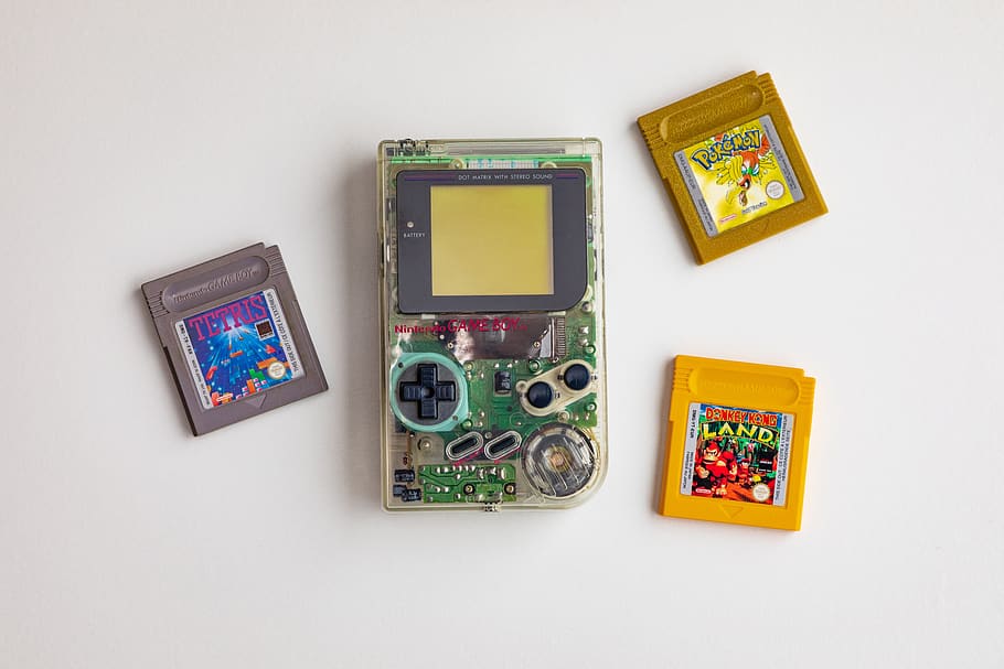 Game boy, original, clar, transparent, ordinador de mà, consola, jocs, retro, vintage, Nintendo, tecnologia, a l'interior, directament a sobre, indústria electrònica, estil retro, cap gent, tir de l'estudi, nostàlgia, grup d'objectes, grup mitjà d'objectes, vell, obsoleta, indústria, vista d’angle alt, control, targeta de circuits, equipament, equips informàtics, creativitat, equipament elèctric, 5K