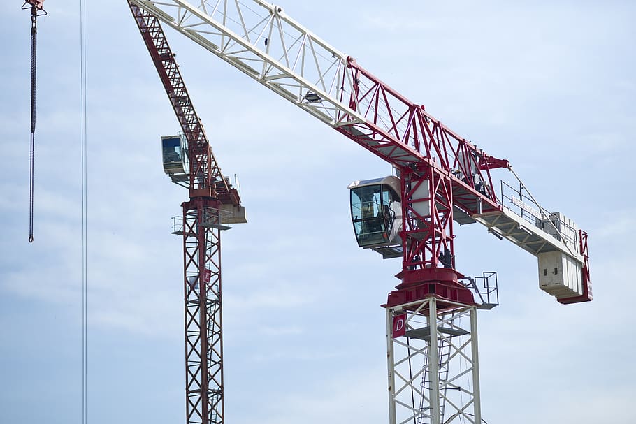 kran, konstruktion, himmel, struktur, bygning, sites, arkitektur, arbejdet, kraner, industriel, metal, høj, websted, iskele, ingeniørarbejde, skyer, maskine, by, teknologi, udstyr, stål, reb, industri, sikkerhed, arbejder, kran - entreprenørmaskiner, maskineri, byggeplads, byggebranchen, lav vinkel visning, udvikling, dag, byggemaskiner, natur, udendørs, ingen mennesker, sky - himmel, høj - høj, bygget struktur, konstruktion køretøj, ufuldstændig, byggemateriale, industrielt udstyr, 5K