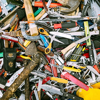assorted-type håndværktøj parti, stor gruppe af objekter, valg, fuld ramme, metal, overflod, baggrunde, variation, ingen mennesker, stilleben, høj vinkel visning, indendørs, bunke, arbejdsværktøj, værktøj, tæt på, dag, stak, direkte over, kollektion, rodet, Junkyard, metalindustrien, kaos, 1080P, CC0, offentligt domæne, royaltyfrie