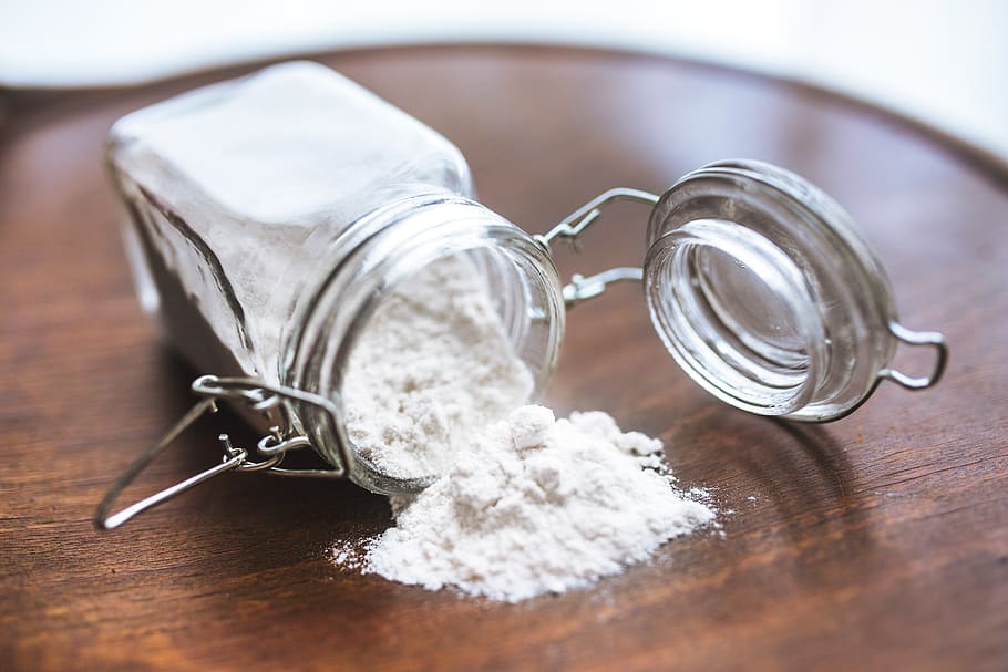 făină, borcan, coace, brutărie, coacere, praf, grâu, asezonare, în interior, mancare si bautura, alimente, lemn - material, sare - condimente, a închide, ingredient, nici o persoana, masa, recipient, deversând, condiment, solniță, selectiv, să se concentreze asupra primelor elemente, sănătate și medicină, preparare, sticlă - material, 5K