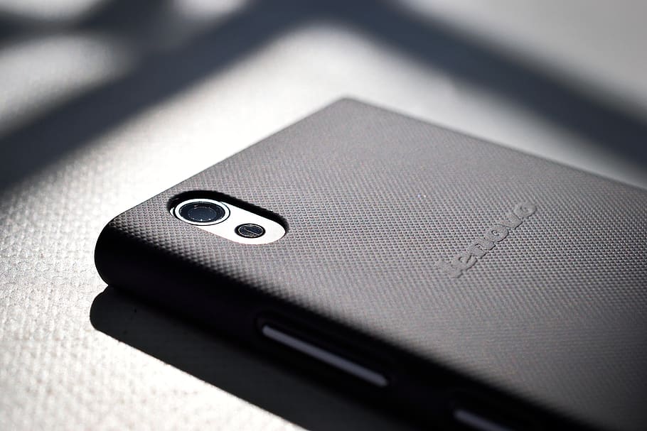 nero, fotografia del primo piano dello smartphone di lenovo, bianco e nero, telecamera, comunicazione, elettronica, Internet, macro, creatore, plastica, smartphone, natura morta, tecnologia, senza fili, avvicinamento, connessione, tecnologia wireless, in casa, nessuno, tavolo, smart phone, colore nero, dispositivo di informazione portatile, computer, cellulare, singolo oggetto, messa a fuoco selettiva, ombra, vista dall'alto, giorno, rete di computer, icona del computer, 5K