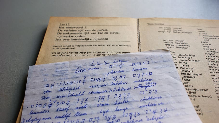 scrivere, lettera, ebraico, apprendimento, conoscenza, libro, leggere, studia, saggezza, testo, manuale, Aperto, carta, comunicazione, in casa, sceneggiatura occidentale, grafia, avvicinamento, nessuno, documento, vista dall'alto, tavolo, pubblicazione, formazione scolastica, pagina, natura morta, attività commerciale, scrittura, scelta, Messaggio, 4K