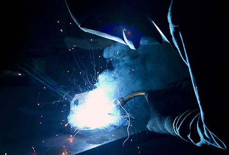 sudare, muncă, metal, unelte, om, maşină, tehnologie, industrial, o persoana, oameni adevărați, fumul - structura fizică, mişcare, noapte, mișcare încețoșată, umană, scântei, bărbați, iluminat, în interior, sudor, partea corpului uman, mână, luminos, ardere, calificare, expunere lungă, industria metalurgică, 2K, CC0, domeniu public, fără drepturi de autor