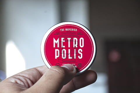 pomade, ihmisen käsi, käsi, ihmiskehon osa, punainen, yksi henkilö, tilalla, lähikuva, merkki, viestintä, teksti, ruumiin osa, ympyrä, varoitusmerkki, geometrinen muoto, keskittyä etualalle, sisällä, turvallisuus, läntinen käsikirjoitus, sormi, 5K, CC0, public domain, rojaltivapaa