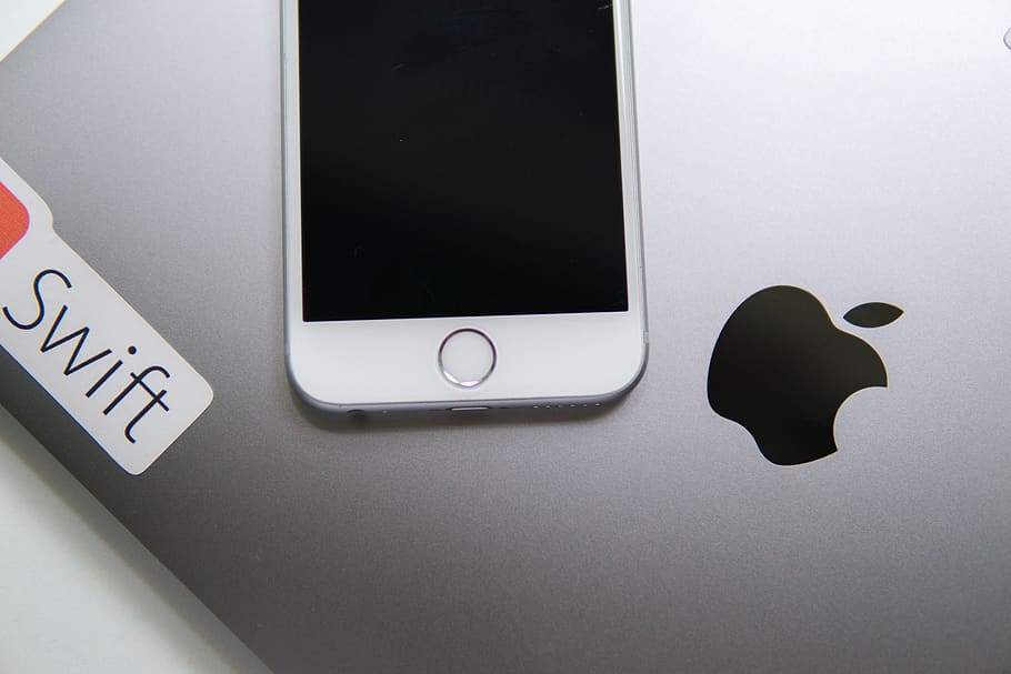 Estats Units, orem, codi, programació, ios, iphone, mac, macbookpro, MacBook, laptoplifestyle, codificador, programador, fotògraf, utahphoto, fotògraf utah, desenvolupador, programari, desenvolupador de programari, enginyer, enginyer de software, comunicació, tecnologia, tecnologia sense fils, connexió, ordinador, cap gent, dispositiu d’informació portàtil, equips informàtics, telèfon intel·ligent, a l'interior, pantalla, taula, primer pla, telèfon mòbil, portàtil, color negre, guió occidental, Color blanc, directament a sobre, text, 5K