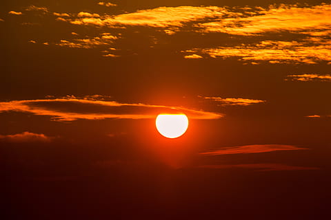 gylden time, lys, skyer, soloppgang, dramatisk, gull, landskap, humør, himmel, sol, solnedgang, skjønnhet i naturen, sollys, sky - himmel, oransje farge, ro, natur, naturskjønnhet - natur, idylliske, rolig scene, dramatisk himmel, ærefrykt, ingen folk, sirkel, atmosfærisk stemning, utendørs, geometrisk form, miljø, bra belyst, romantisk himmel, 5K, CC0, offentlig domene, opphavsrett gratis