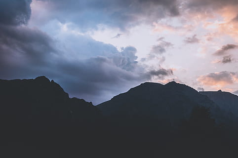 sagoma della montagna, montagna, paesaggio, nube, foresta, vagare, Romania, scenario, lunatico, buio, tramonto, cresta, crepuscolo, natura, Bucegi, attraversare, cima della montagna, cielo, picco, picco di montagna, Paesaggi, all'aperto, nuvola - cielo, collina, catena montuosa, bellezza nella natura, Asia, alba - alba, viaggio, mattina, estate, alba, silhouette, Cloudscape, roccia - oggetto, blu, cina - asia orientale, valle, sfondi, luce del sole, sole, nebbia, albero, escursioni a piedi, 4K, CC0, dominio pubblico, privo di copyright