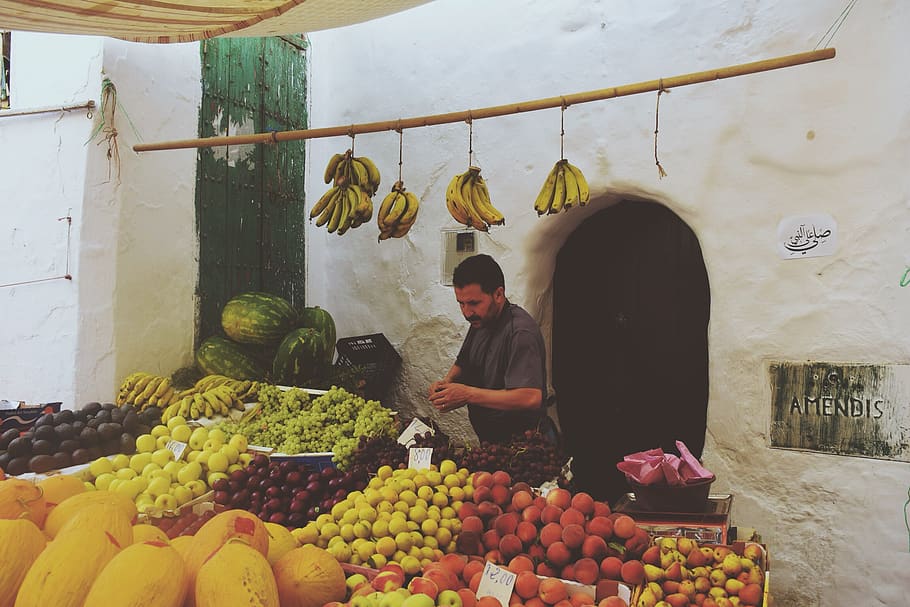 ouled khellouf, marroquí, menjar, fruita, menjar i beguda, mercat, alimentació saludable, frescor, Paradeta, persones reals, venda al detall, elecció, homes, una persona, negoci petit, negocis, a la venda, benestar, variació, ocupació, venda, a l'aire lliure, comprar, visualització al detall, 1080P