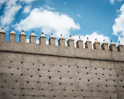 braun, Beton, Burgmauer, Kumuluswolken, die Architektur, Gebäude, Schloss, Wolken, Tageslicht, tagsüber, Außen, Wahrzeichen, Landschaft, mittelalterlich, Himmel, Struktur, Wand, wolke - himmel, gebaute Struktur, Flachwinkelansicht, in einer Reihe, Bogen, Tag, keine Leute, Natur, Geschichte, die Vergangenheit, Wiederholung, Seite an Seite, Gebäudehülle, draußen, uralt, Reise, Reiseziele, Muster, alte Zivilisation, Balustrade, 4K, CC0, gemeinfrei, lizenzfrei