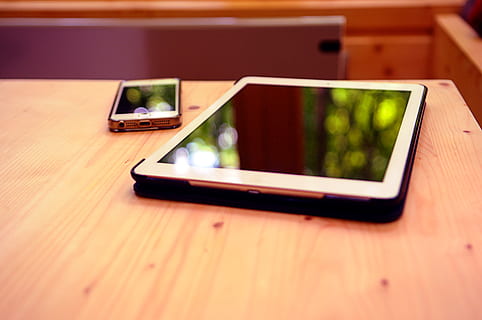 iphone, ipad, tablet, technology, mobile, business, office, desk, table, objects, wireless technology, digital tablet, communication, connection, indoors, portable information device, smart phone, device screen, screen, wood - material, mobile phone, portability, no people, furniture, internet, digital display, touch screen, computer network, digital viewfinder, electronic organizer, 4K, CC0, public domain, royalty free