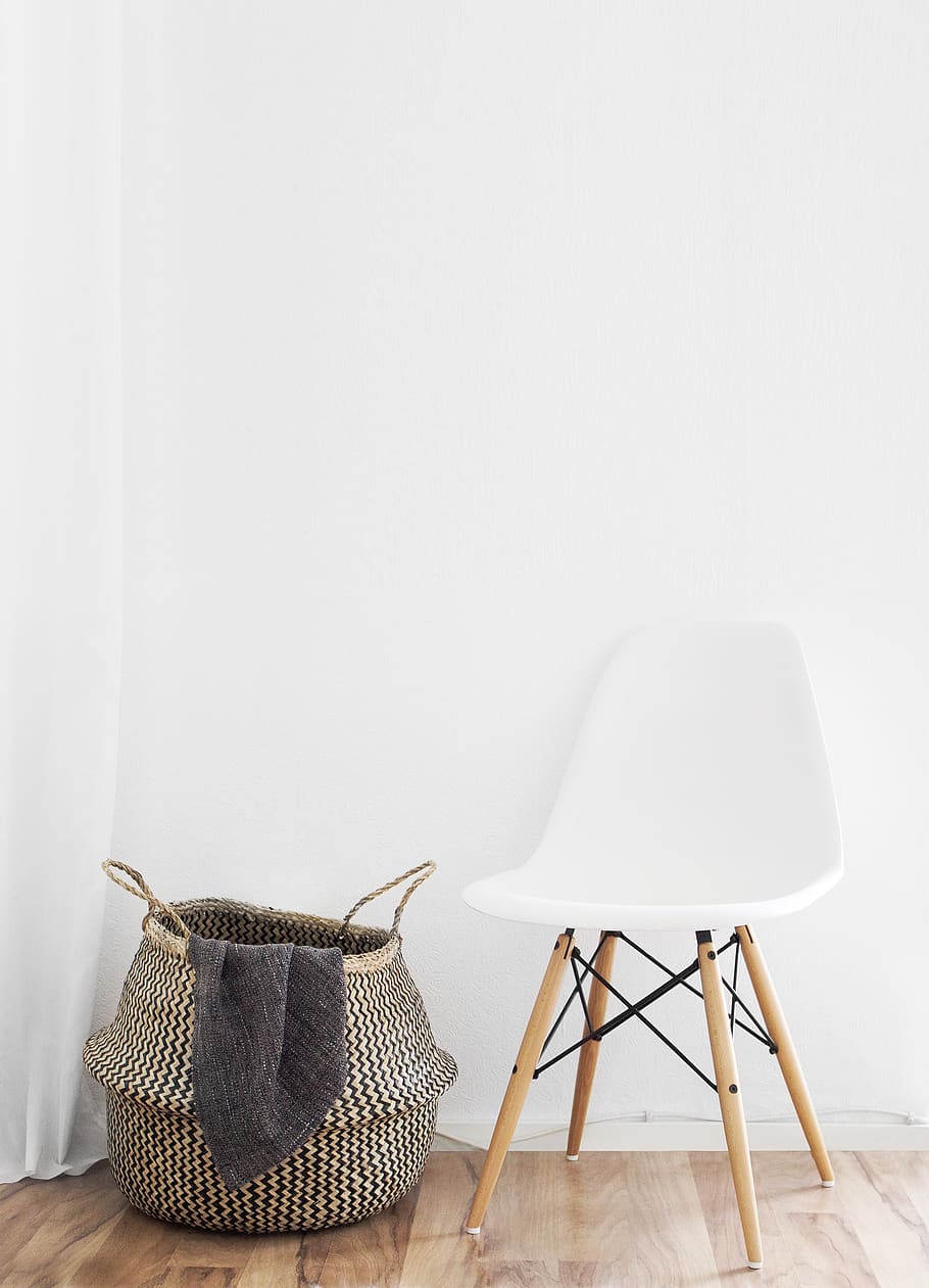 ancora, elementi, cose, cestino, sedia, moderno, contemporaneo, interior design, legna, pavimento, bianca, minimalista, posto a sedere, copia spazio, in casa, caratteristica della parete, nessuno, Colore bianco, tavolo, assenza, contenitore, mobilia, arte e artigianato, di vimini, pavimentazione, mestiere, interno di casa, legno - materiale, architettura, giorno, 2K