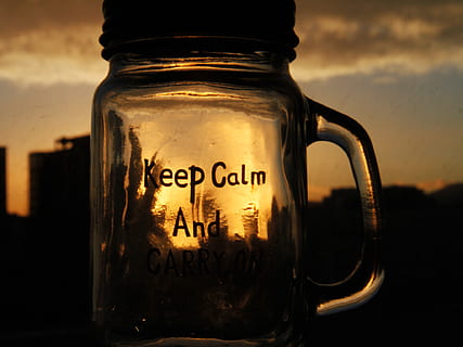 solnedgang, keepcalm, sol, kop, fedt nok, beholder, flaske, mad og drikke, forfriskning, tekst, vestlige script, tæt på, drikke, glas - materiale, stilleben, meddelelse, gennemsigtig, indendørs, ingen mennesker, fokus på forgrunden, bord, natur, krukke, øl - alkohol, besked, 1080P, CC0, offentligt domæne, royaltyfrie
