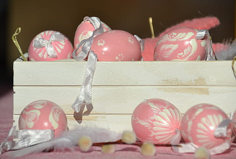 oua de Paste, pictat, Paști, decor, ou, ou de Paște, decoratiuni de Paști, personalizat, decor de Paști, temă easter, fân, salut de salut, vamă, roz, alb, fugit, celebrare, vacanţă, în interior, natură moartă, alimente, mancare si bautura, nici o persoana, a închide, eveniment, culoarea roz, glob de Craciun, eveniment de vacanță, Crăciun ornament, model floral, 4K, CC0, domeniu public, fără drepturi de autor