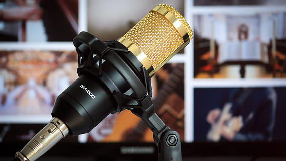 noir, microphone à condensateur en laiton, La technologie, se concentrer sur le premier plan, microphone, périphérique d'entrée, à l'intérieur, culture artistique et divertissement, industrie du cinéma, la communication, robot, fermer, personnes, la créativité, personnes accessoires, thèmes de la photographie, les média, studio, Occupation, contrôle, la musique, équipement, 5K, CC0, domaine public, libre de droits