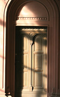 porte, contribution, architecture, cambre, entrée, personne, structure construite, à l'intérieur, bâtiment, ouvrir, fermé, lumière du soleil, journée, la fenêtre, Sécurité, arcade, illuminé, colonne architecturale, 2K, CC0, domaine public, libre de droits