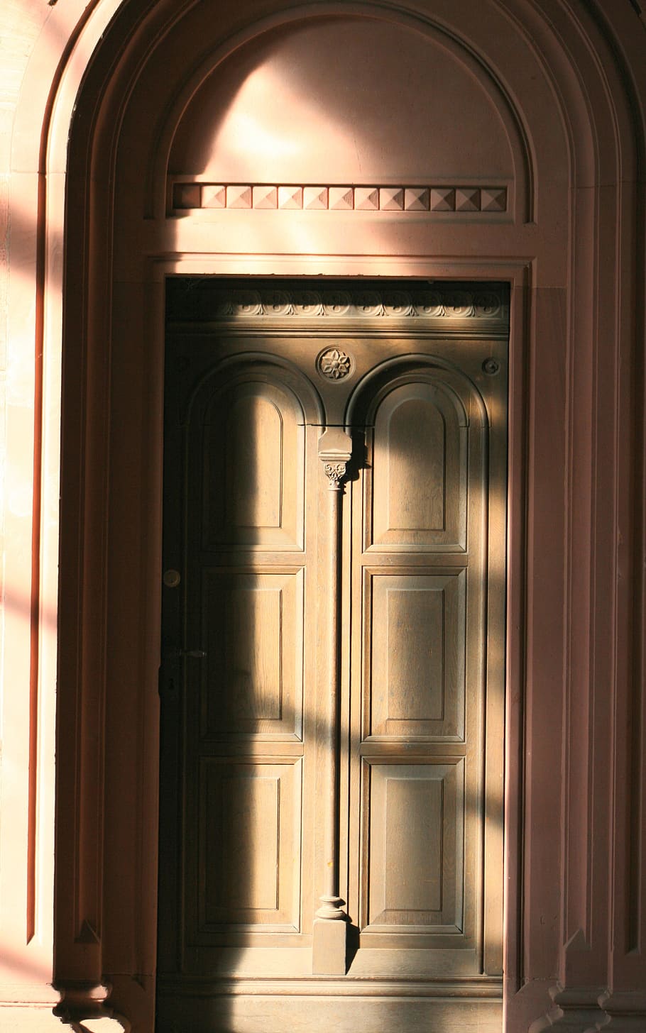 porta, ingresso, architettura, arco, Entrata, nessuno, struttura costruita, in casa, costruzione, Aperto, chiuso, luce del sole, giorno, sicurezza, finestra, portico, illuminato, colonna architettonica, 2K
