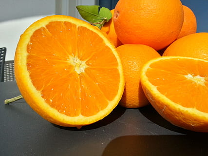 spanien, søn servera, mad og drikke, mad, frugt, sund kost, orange farve, citrus frugt, friskhed, velvære, orange, appelsinfrugt, tværsnit, tæt på, skive, stilleben, ingen mennesker, indendørs, bord, halveret, gruppe af objekter, saftig, moden, 1080P, CC0, offentligt domæne, royaltyfrie