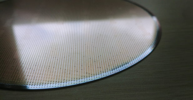 rån, elektronik, teknologi, mikroelektronik, chip, kisel, processor, styrelse, digital, elektroteknik, databehandling, tryckt kretskort, närbild, inomhus, inget folk, sport, tennis, racket, enda objekt, boll, fokusera på förgrunden, mönster, netto - sportutrustning, högvinkelvy, texturerad, sportutrustning, sfär, trådnät, tabell, tennisracket, fortfarande liv, racket sport, silverfärgad, 4K, CC0, offentligt domän, royaltyfria