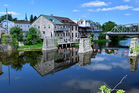 Canada, Elora, acqua, architettura, riflessione, struttura costruita, esterno dell'edificio, cielo, lungomare, lago, costruzione, natura, albero, pianta, nuvola - cielo, giorno, nessuno, acqua stagnante, simmetria, Casa, 5K, CC0, dominio pubblico, privo di copyright
