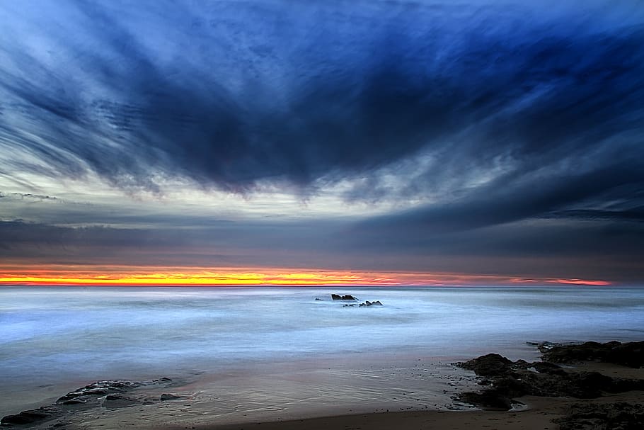 oceà, onades, cel, núvols, sol, posta de sol, exposició de llarga durada, mar, núvol - cel, aigua, escenics - natura, platja, bellesa a la natura, horitzó sobre l’aigua, horitzó, terra, escena tranquil·la, tranquil·litat, naturalesa, cel dramàtic, cap gent, color taronja, moviment, escena no urbana, 4K