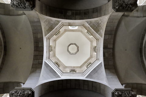 arquitectura, techo, interior, edificio, simetría, Israel, estructura construida, adentro, nadie, vista de ángulo bajo, directamente debajo, característica arquitectónica, forma geometrica, modelo, lugar de adoración, creencia, religión, Hazme, arco, el pasado, cúpula, arquitectura y arte, 4K, CC0, dominio público, libre de derechos