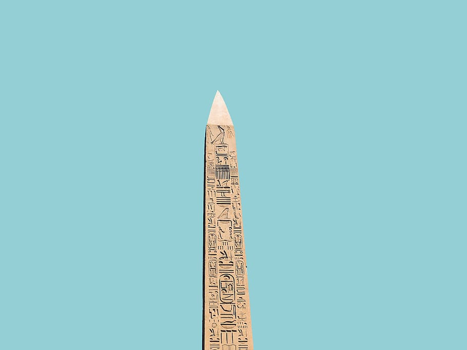 Obelisk, grau, Wolken, Geschäft, kopieren sie platz, Messinstrument, farbiger Hintergrund, ausgeschnitten, keine Leute, Studioaufnahme, Nummer, Blau, drinnen, einzelnes Objekt, Finanzen, aufsteigen, die Architektur, Kunst, Einfachheit, Unternehmensfinanzierung und Industrie, Natur, Währung, Blauer Hintergrund, 4K