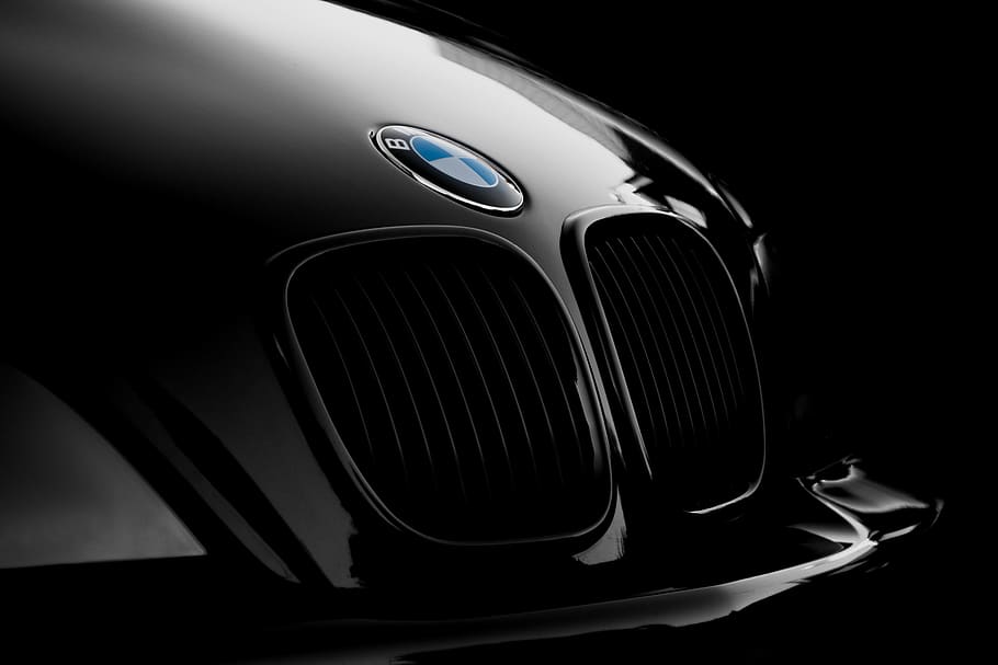 negre, bmw front end, automòbil, cotxe, vehicle terrestre, manera de transport, transport, faro, luxe, cap gent, metall, primer pla, cotxe d'època, riquesa, a l'interior, part del vehicle, estil retro, tir de l'estudi, color negre, estacionari, fons negre, crom, color plata, 5K