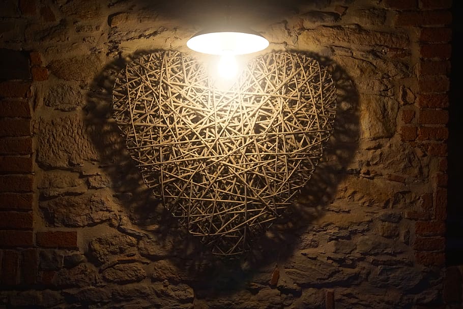 cor, nocturn, parcel · la, art, llum, nit, estructura construïda, il·luminat, arquitectura, a l'interior, cap gent, equips d’il·luminació, paret, edifici, funció de construcció de parets, patró, vell, el passat, lloc de culte, història, vista d’angle baix, creativitat, maó, paret de pedra, religió, llum elèctrica, 4K
