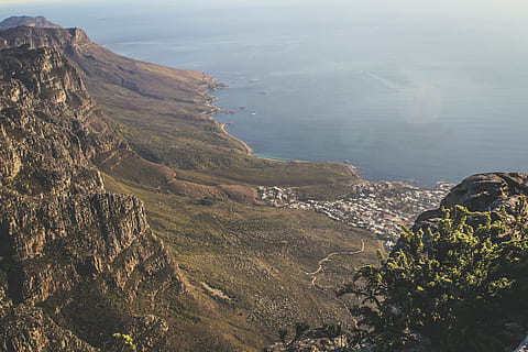 tabula, galda kalns, ainavu, skats, skati, okeāns, krastā, pludmale, kalni, kalna virsotne, klints, klintis, apkārtnē, augstumu, ainavu fotografēšana, cliffside, apstādījumi, zaļa, koki, mežs, skatuves - daba, skaistums dabā, ūdens, mierīga aina, kalns, augu, raksturs, miers, dienā, augsts leņķa skats, nav cilvēku, ārpus pilsētas, idillisks, vidi, akmens, ārā, jūra, zeme, veidošanās, 5K, CC0, publiskais domēns, bez atlīdzības