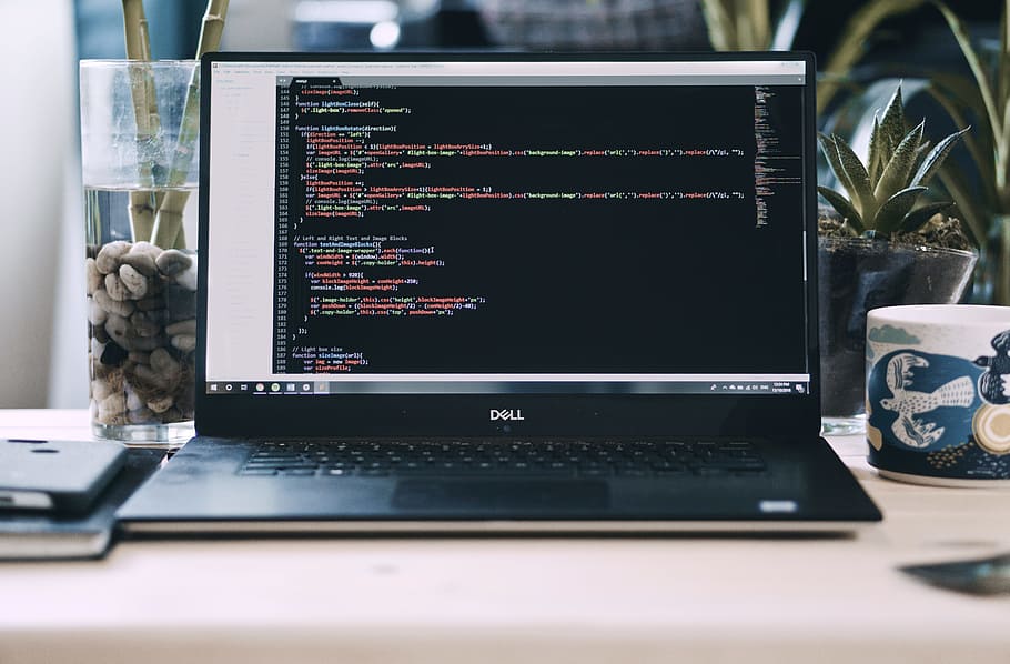programa, portàtil, pantalla, ordinador, codi, codificació, dell, escriptori, tassa, desenvolupament, disseny, telèfon, tecnologia, treballar, treball, espai de treball, treball des de casa, estació de treball, comunicació, tecnologia sense fils, taula, cap gent, connexió, negocis, a l'interior, equips informàtics, vidre - material, primer pla, monitor d’ordinador, mobles, teclat, transparent, oficina, text, 5K