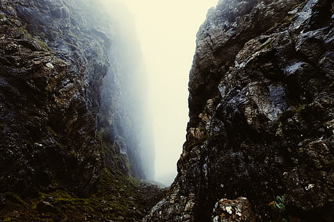 klipper, sti, trek, himmel, tåge, natur, scenics - natur, klippe, rock-objekt, rock formation, skønhed i naturen, solid, bjerg, vandfald, ingen mennesker, vand, ikke-urbane scene, ro, rolig scene, dag, lang eksponering, udendørs, bevægelse, jord, bjergkæde, flydende vand, formation, magt i naturen, 5K, CC0, offentligt domæne, royaltyfrie