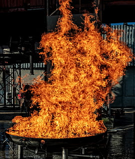 fiamma del grill, fuoco, fuoco - fenomeno naturale, calore - temperatura, ardente, fiamma, colore arancione, raggiante, architettura, natura, movimento, cibo, nessuno, cibo e bevande, all'aperto, struttura costruita, preparazione, barbecue, notte, lunga esposizione, 5K, CC0, dominio pubblico, privo di copyright