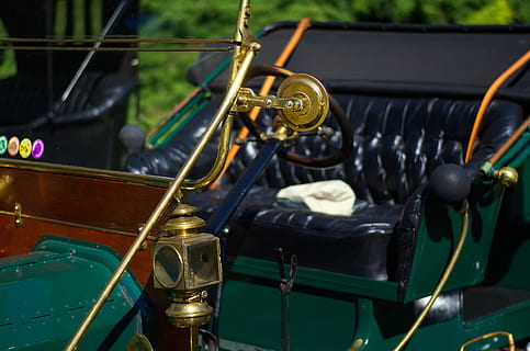 oldtimer, mobil, sekolah tua, klasik, nostalgia, tua, moda transportasi, fokus pada latar depan, angkutan, tidak ada orang, hari, logam, kendaraan darat, kursi, setir mobil, perlengkapan sekolah, merapatkan, di luar rumah, fokus selektif, roda, perjalanan, kursi kendaraan, budaya seni dan hiburan, ketiadaan, parkir, 4K, CC0, domain publik, bebas royalti