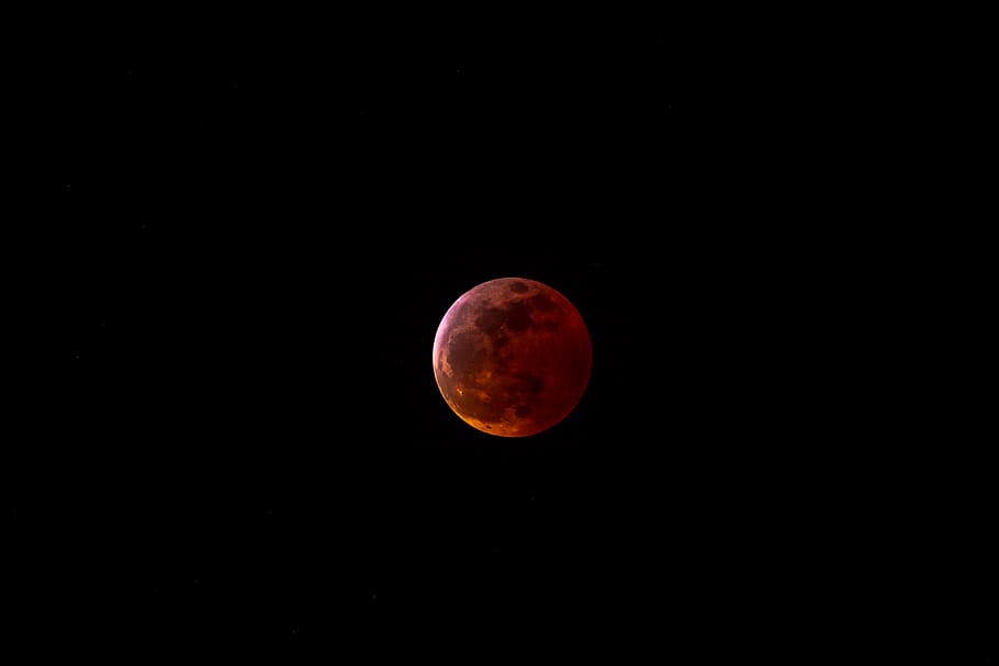 rot, voll, Mondblick, Platz, Astronomie, Himmel, Nacht-, Mond, Schönheit in der Natur, Vollmond, Finsternis, Naturphänomen, Szenen - Natur, Natur, Ruhe, kopieren sie platz, Kreis, Geometrische Figur, ruhige Szene, orange Farbe, idyllisch, keine Leute, gestalten, planetarischer Mond, Astrologie, Weltraum und Astronomie, 8K
