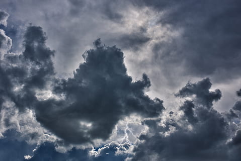 fotografie, întuneric, nori, nebulozitate, Cloudscape, noros, nori întunecați, fulger, acoperit de nori, cer, furtună, tunet, vreme, nor - cer, frumusețe în natură, nici o persoana, vedere unghiulară joasă, dramatic cer, scenice - natura, natură, fundaluri, zi, liniște, mediu inconjurator, în aer liber, atmosfera moody, pufos, nor de furtuna, vânt, de rău augur, climat, meteorologie, 5K, CC0, domeniu public, fără drepturi de autor