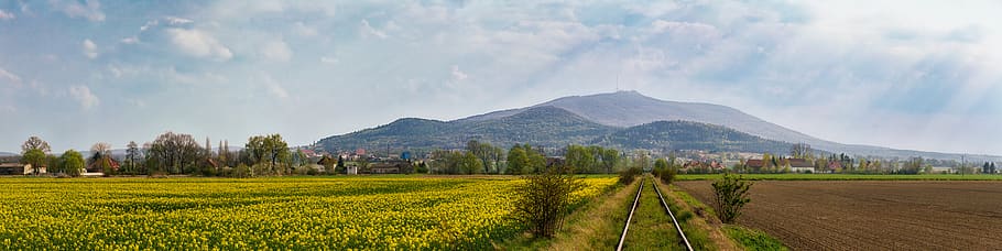 Polònia, rogów sobócki, paisatge, cel, panoràmica, planta, medi ambient, agricultura, terra, núvol - cel, escenics - natura, camp, escena rural, naturalesa, muntanya, granja, escena tranquil·la, bellesa a la natura, arbre, herba, tranquil·litat, cultiu, cap gent, Serra, a l'aire lliure, 8K