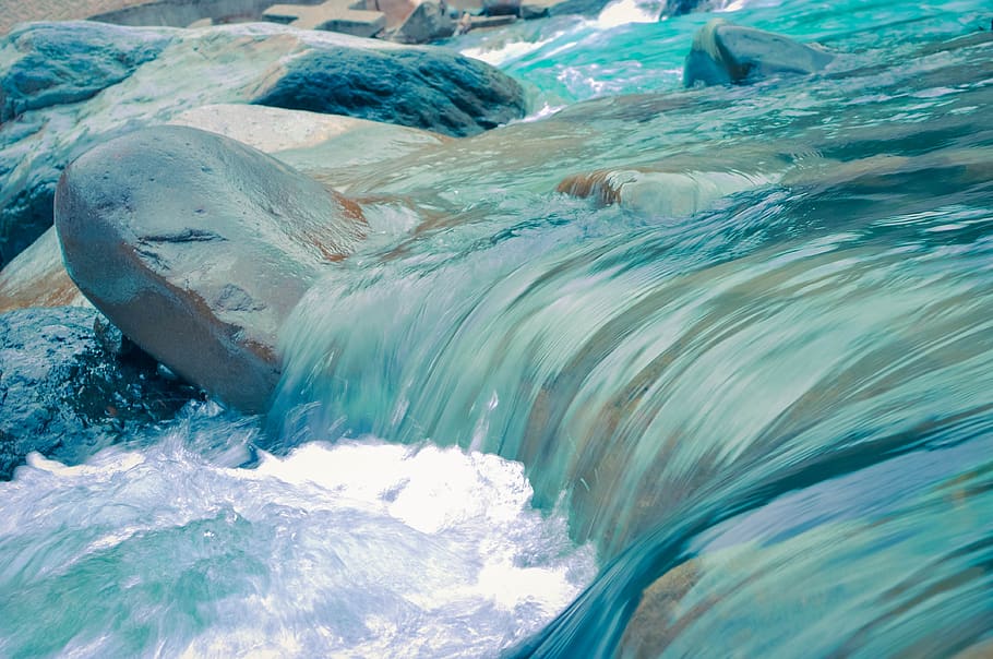 aigua, ràpids, corrent, cascada, riu, roques, moviment, aigües braves, en moviment, que flueix, humit, naturalesa, splash, esquitxades, temperatura de fred, mar, dia, congelat, gel, cap gent, hivern, neu, sota l'aigua, escenics - natura, a l'aire lliure, bellesa a la natura, davant del mar, medi ambient, nedar, aigua que flueix, cargol, marí, 4K