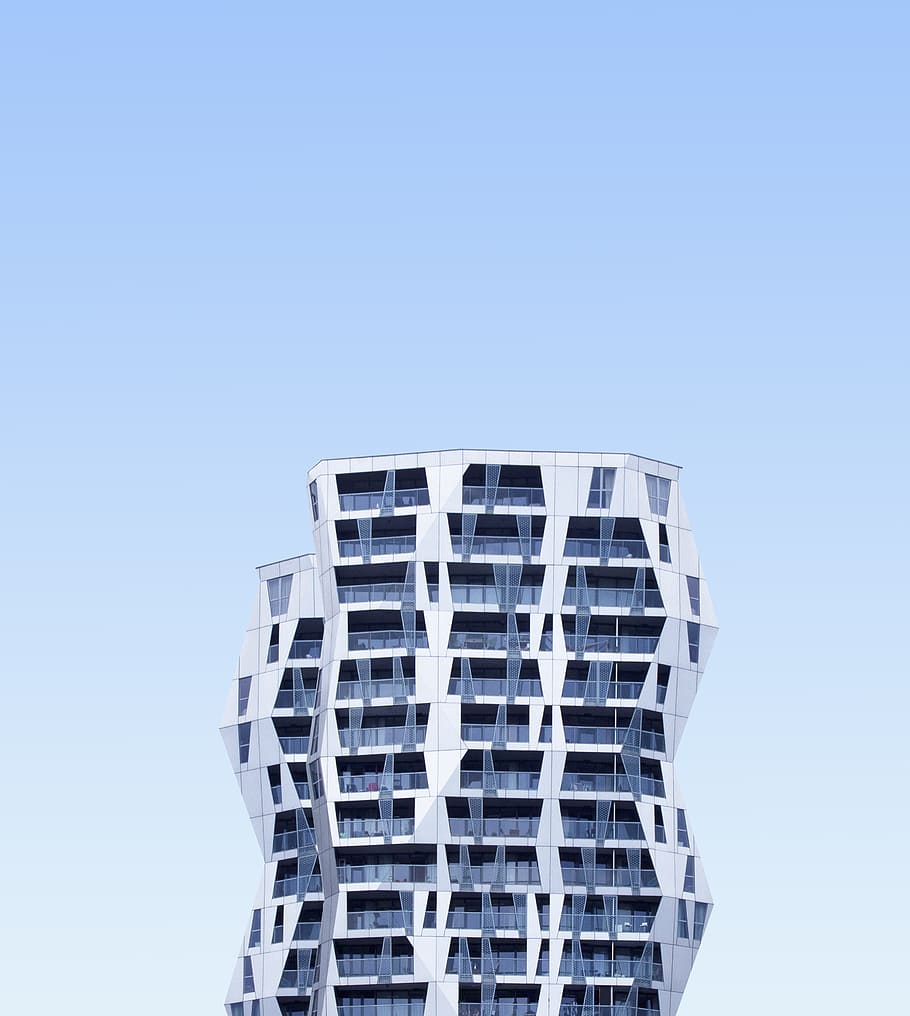 blanc, alt, edifici de pujada, cel, finestra, façana, edifici, gratacels, blau, arquitectura, geomètric, ciutat, urbà, modern, brillant, angle, fons de pantalla, gràfic, negocis, creatiu, minimalporn, architectureporn, cel clar, exterior de l'edifici, estructura construïda, cap gent, naturalesa, a l'aire lliure, exterior d’edifici d’oficines, dia, assolellat, oficina, patró, compost digital, apartament, 2K