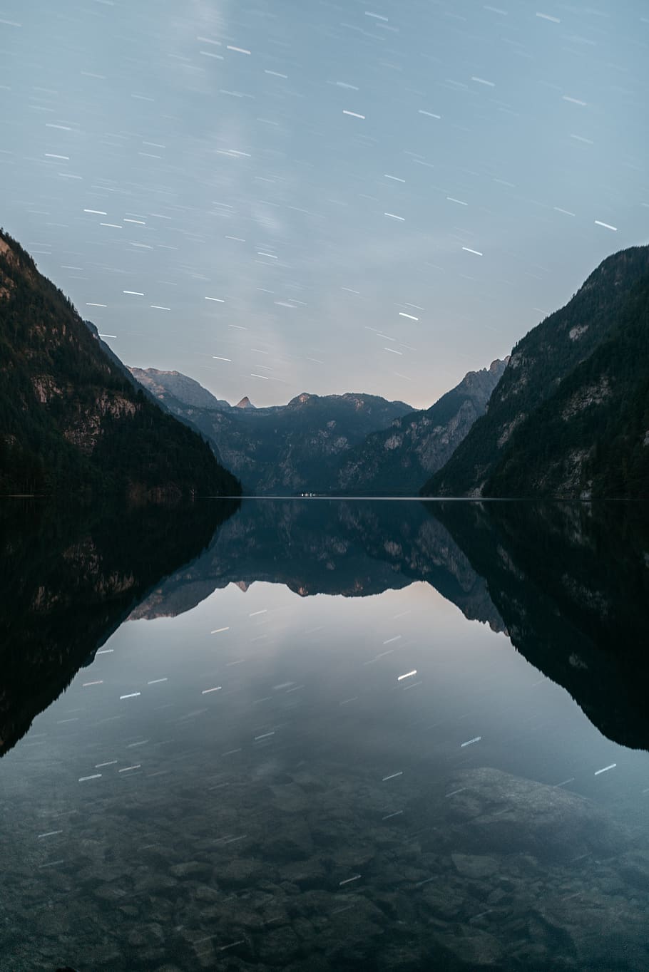 llac, arbres, arbre, reflexió, estrella, estrelles, astro, astrofotografia, startrail, estel, startrails, a7rii, sony, paisatge, bonic, naturalesa, königssee, bayern, baviera, aigua, bellesa a la natura, davant del mar, escenics - natura, tranquil·litat, cel, muntanya, escena tranquil·la, cap gent, Serra, dia, idíl·lic, escena no urbana, simetria, a l'aire lliure, núvol - cel, 4K