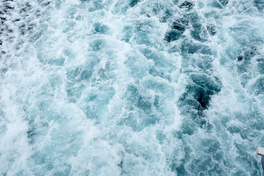 selektiv, Fotografie, Karosserie, Wasser, Welle, Spritzen, Textur, Blau, abstrakt, Energie, Tapete, Vertikale, Meer, Natur, Hintergründe, Sommer-, Fluss, nass, draußen, keine Leute, Muster, Flüssigkeit, plantschen, fließend, Wasseroberfläche, welligkeit, Surfen, Wellenmuster, fließendes Wasser, Tag, Bewegung, See, 4K