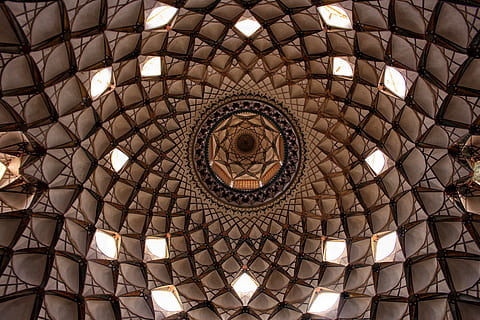 model, abstract, artă, tavan, arhitectură, luxos, vechi, desktop-, tapet, hd, epocă, mobila, lemn, de lemn, decor, antic, ușoară, în interior, cameră, perete, top, clasic, decorate, Iran, istorie, vedere unghiulară joasă, construită, echipamente de iluminat, nici o persoana, iluminat, proiecta, formă, cadru complet, dom, cupolă, geometrică, fundaluri, caracteristică arhitecturală, lucarnă, zi, bogat ornamentat, arhitectură și artă, imediat mai jos, 5K, CC0, domeniu public, fără drepturi de autor