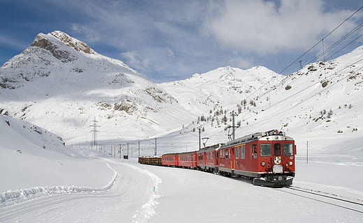 roșu, negru, tren, alergare, de-a lungul, zăpadă, acoperit, camp, nori, rece, de munte, munţi, calea ferata, cer, sistem de transport, vehicul, iarnă, temperatura rece, transport, Munte, mijloc de transport, scenice - natura, transportul feroviar, tren - vehicul, un munte acoperit de zăpadă, nor - cer, culoare alba, călătorie, frumusețe în natură, natură, vehiculul terestru, urmări, 2K, CC0, domeniu public, fără drepturi de autor