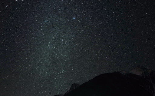 cielo notturno stellato, natura, all'aperto, spazio, astronomia, notte, cielo stellato, universo, nebulosa, luce, bagliore, via Lattea, campo, prateria, cielo, montagna, cometa, natura selvaggia, vegetazione, pianta, stella - spazio, bellezza nella natura, Inquadratura dal basso, scenics - natura, galassia, la tranquillità, stella, silhouette, campo stellare, scena tranquilla, nessuno, idilliaco, infinito, spazio e astronomia, 4K, CC0, dominio pubblico, privo di copyright
