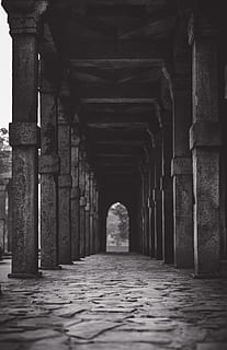 passadís, Camí, passarel·la, arquitectura, cripta, monument, columna, pilar, edifici, llosa, a l'interior, viatjar, blanc i negre, Nova Delhi, maó, paret, vorera, paviment, moll, el camí a seguir, columna arquitectònica, estructura construïda, direcció, en fila, perspectiva decreixent, arcade, dia, cap gent, arc, punt de fuga, buit, religió, columnata, lloc de culte, llarg, sota, 5K, CC0, domini públic, lliure de regalies